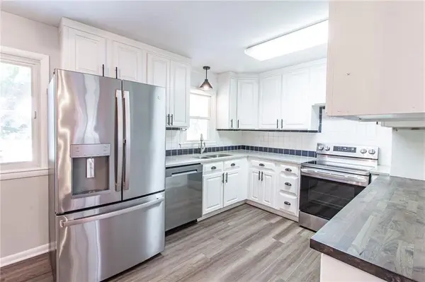 1608 Lee LN, Pleasant Hill, MO 64080