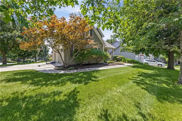 6001 Lone Elm RD, Shawnee, KS 66218
