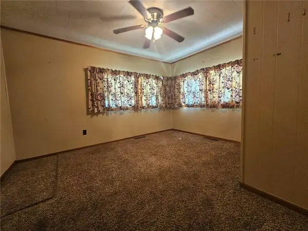 521 N Washington ST, Carterville, MO 64835