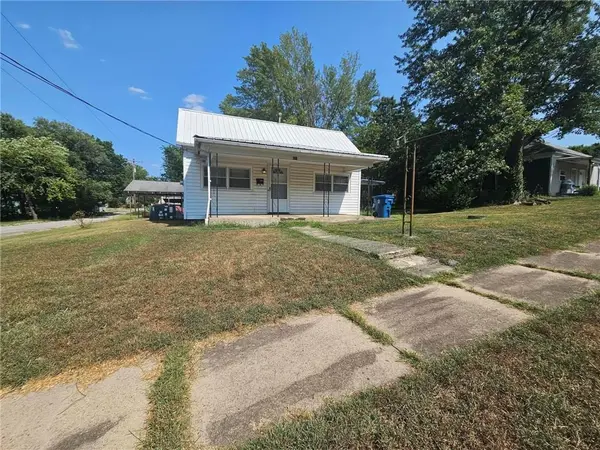 521 N Washington ST, Carterville, MO 64835