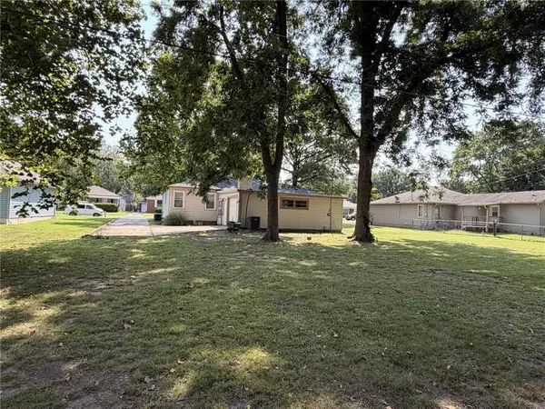 708 S Woodland ST, Pittsburg, KS 66762