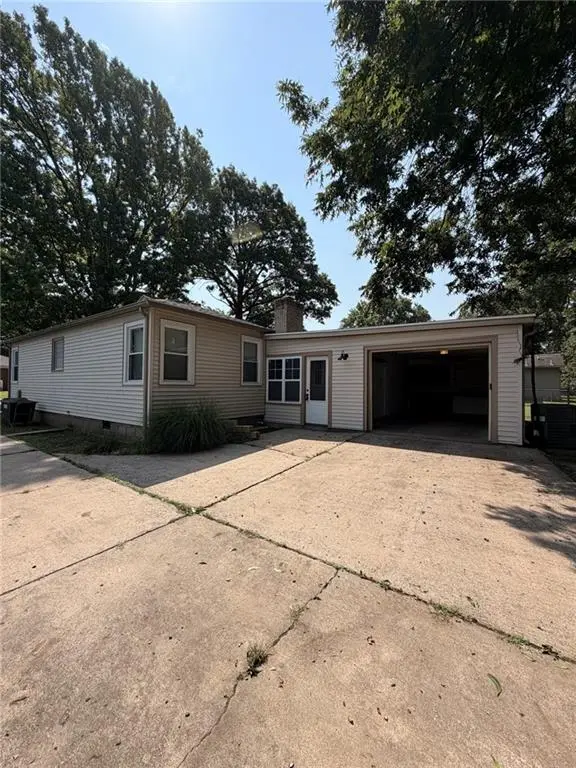 708 S Woodland ST, Pittsburg, KS 66762