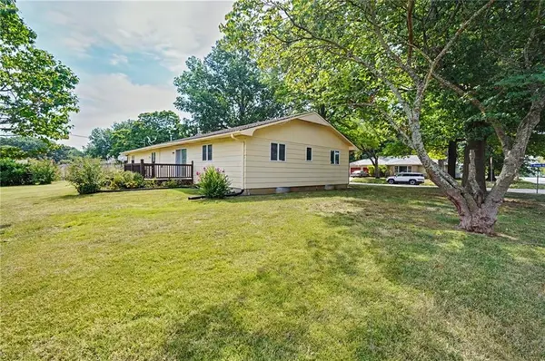 305 E Monroe ST, Garnett, KS 66032