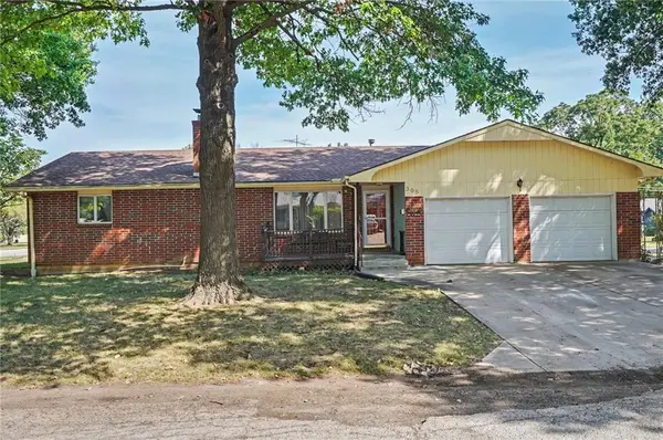 305 E Monroe ST, Garnett, KS 66032