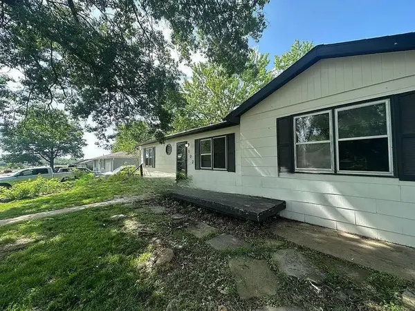 205 SE 16th ST, Lee's Summit, MO 64081