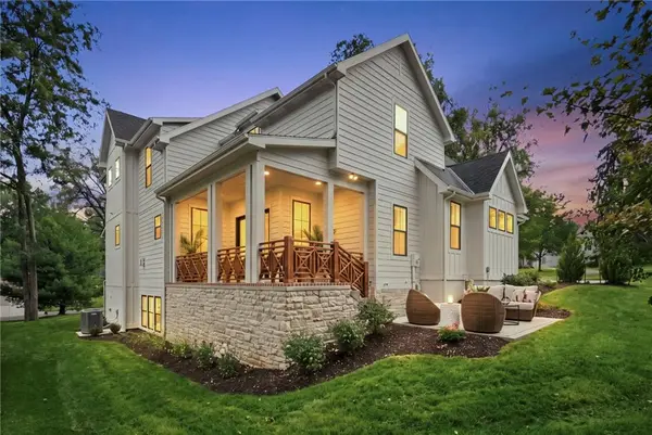 2907 W 72nd TER, Prairie Village, KS 66208