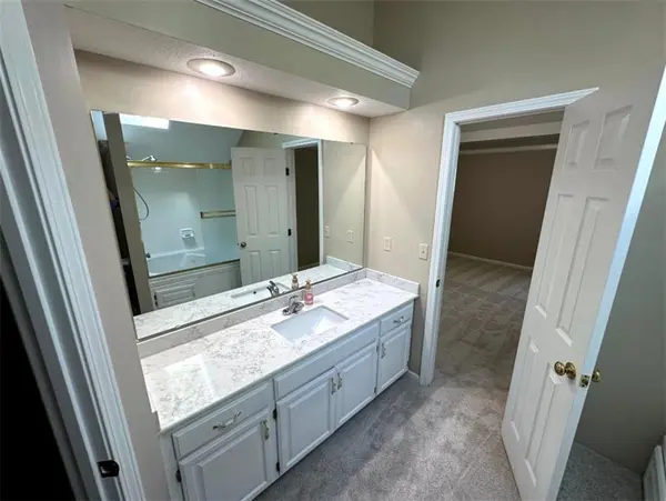 125 NW Whitlock ST, Lee's Summit, MO 64081