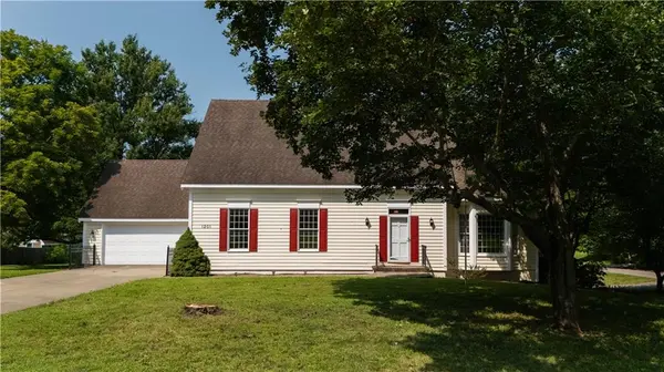 1201 9th ST, Baldwin City, KS 66006
