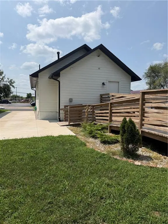 2009 Buchanan ST, North Kansas City, MO 64116