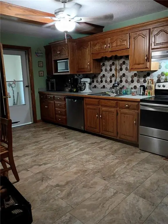 870 Highway K 171 HWY, Pittsburg, KS 66762