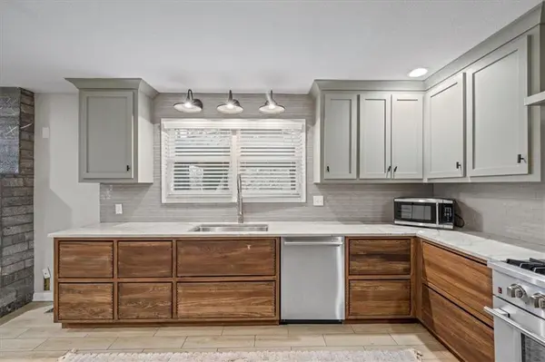 3617 NW Blue Jacket DR, Lee's Summit, MO 64064