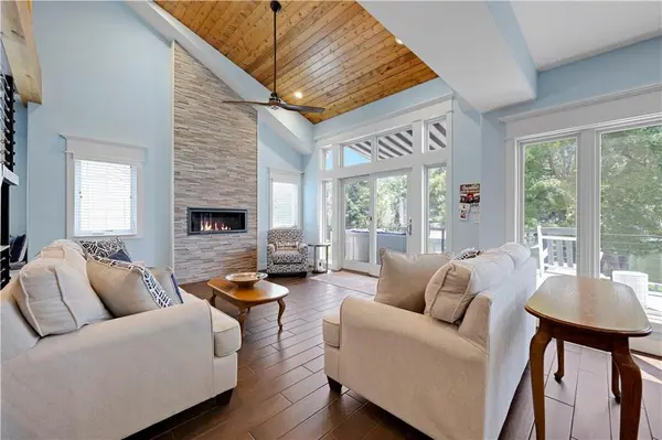2 W ST, Lake Lotawana, MO 64086
