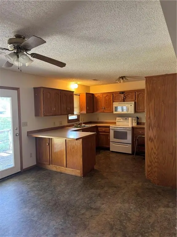 31228 Highridge DR, Excelsior Springs, MO 64024