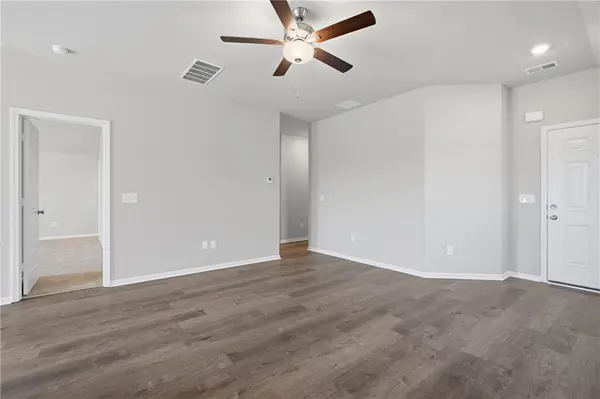 2768 Woodfield DR, Tonganoxie, KS 66086