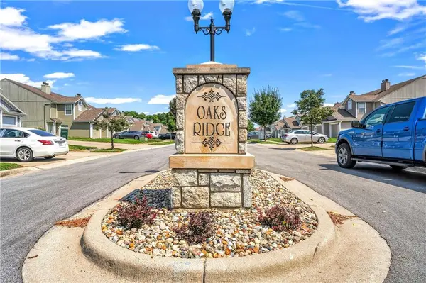 5531 NW MOONLIGHT MEADOW DR, Lee's Summit, MO 64064