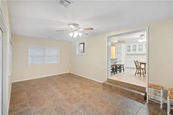 926 Lariat DR, Bartlesville, OK 74006