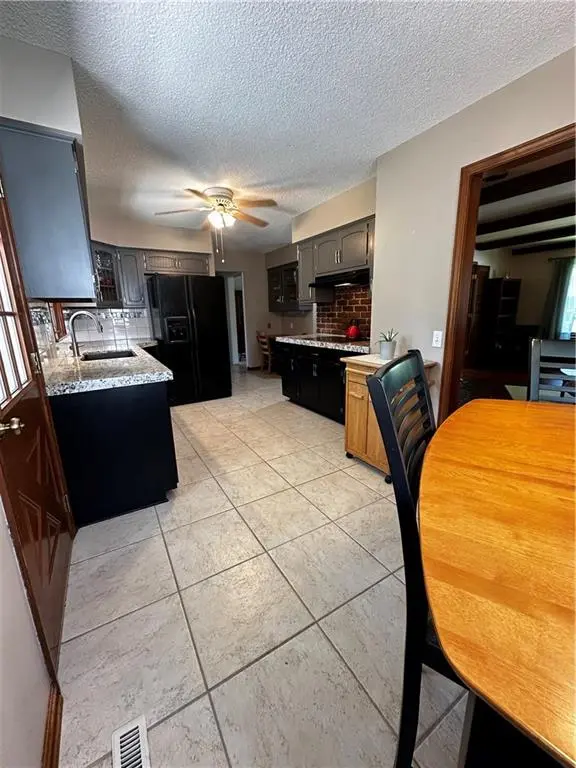 3343 Chatham AVE, St Joseph, MO 64506