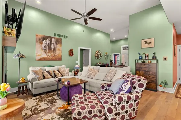 809 NE Algonquin ST, Lee's Summit, MO 64064