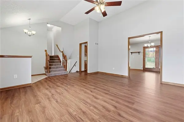 1706 NW 63rd TER, Kansas City, MO 64118
