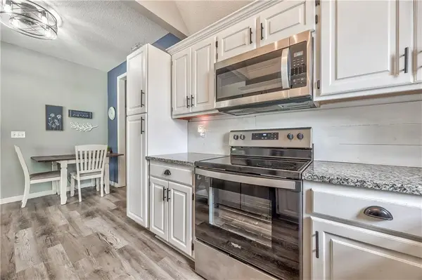 809 N Persimmon DR, Olathe, KS 66061