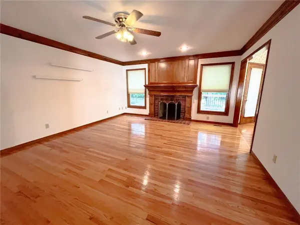 1231 Wildbriar DR, Liberty, MO 64068
