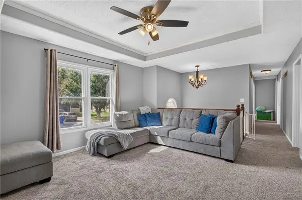 800 NE Bristol DR, Lee's Summit, MO 64086