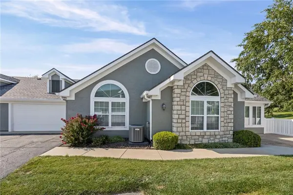 7135 Meadowsweet LN, Shawnee, KS 66227