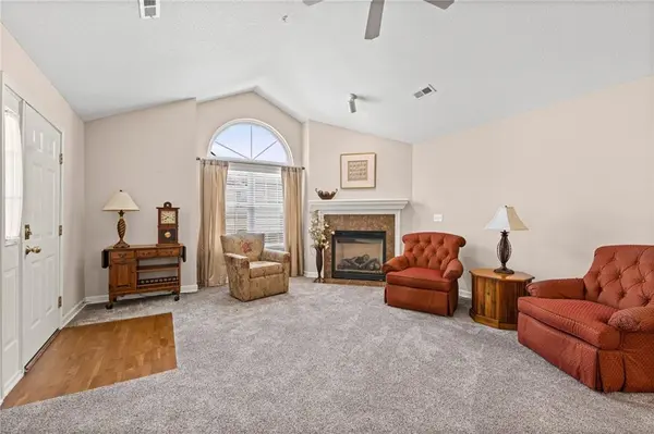 7135 Meadowsweet LN, Shawnee, KS 66227
