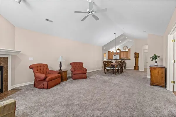 7135 Meadowsweet LN, Shawnee, KS 66227