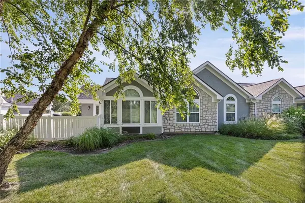 7135 Meadowsweet LN, Shawnee, KS 66227
