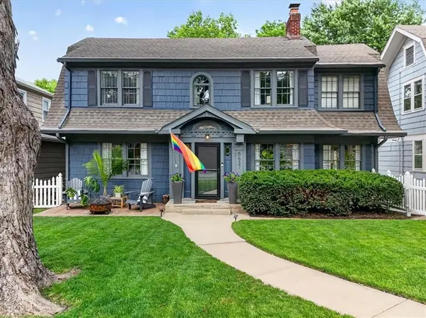 5637 Oak ST, Kansas City, MO 64113
