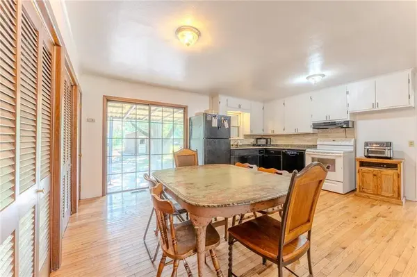 1608 S Malcolm AVE, Chanute, KS 66720