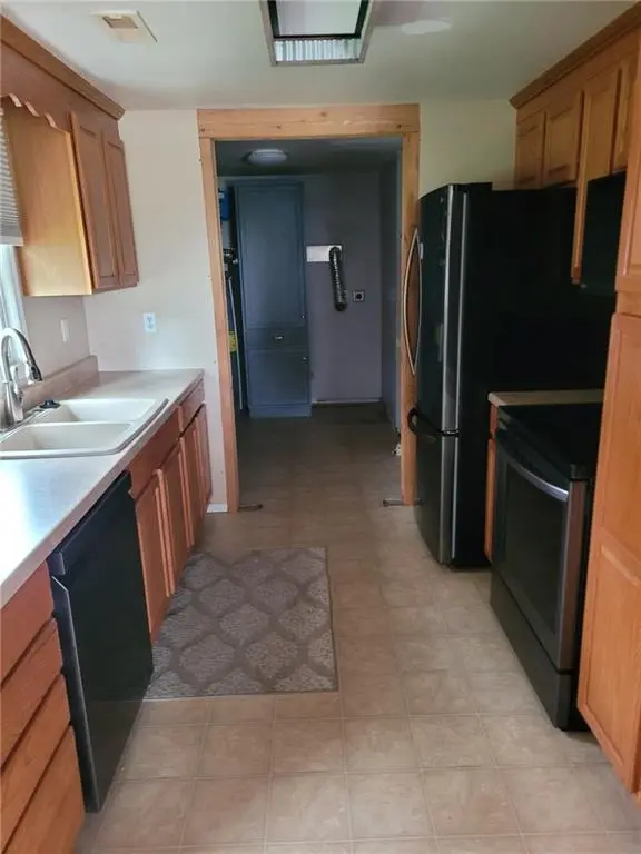 8105 N SUMMIT ST, Kansas City, MO 64118