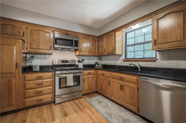 210 Dawn AVE, Belton, MO 64012
