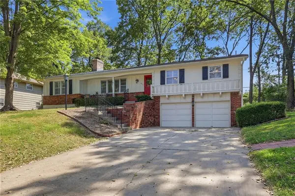 211 W 104th TER, Kansas City, MO 64114