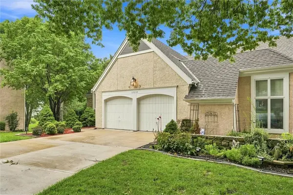 12018 Farley ST, Overland Park, KS 66213