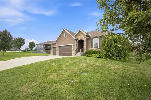 4817 SW Marguerite ST, Blue Springs, MO 64015
