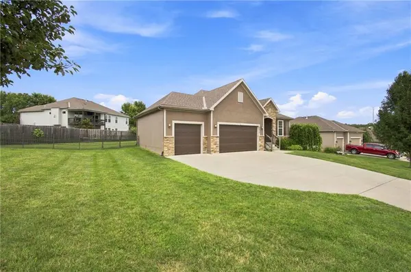 4817 SW Marguerite ST, Blue Springs, MO 64015