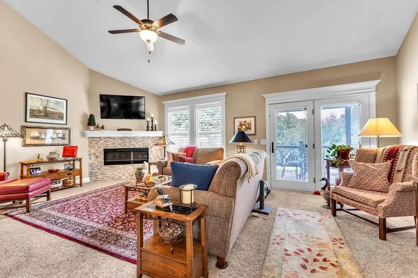 4610 W Stonebridge DR, St Joseph, MO 64505