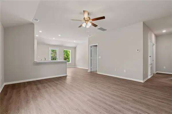 20279 W 195th ST, Spring Hill, KS 66083