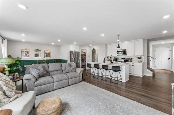 3743 SW Clayton PL, Lee's Summit, MO 64082