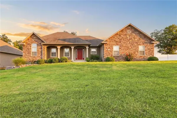 628 Oakmont DR, Warrensburg, MO 64093