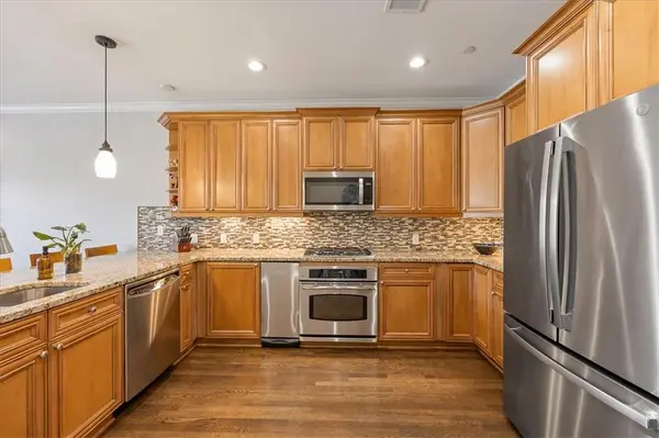 10511 Mission RD #203A, Leawood, KS 66206
