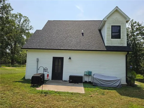 21868 Rosewood Dr RD, Versailles, MO 65084