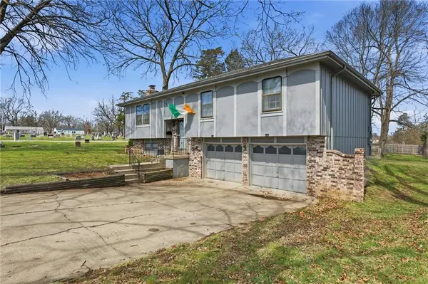 11714 W 61st TER, Shawnee, KS 66203