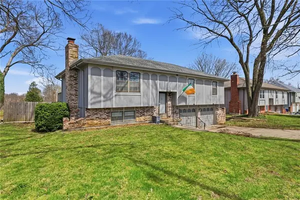 11714 W 61st TER, Shawnee, KS 66203