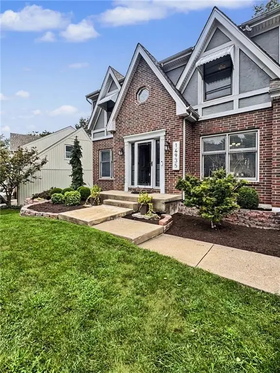 14935 W 76th ST, Lenexa, KS 66216