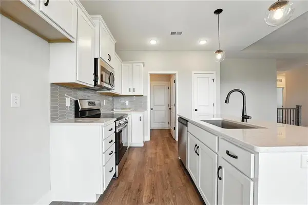12508 S White Ash LN, Lee's Summit, MO 64086