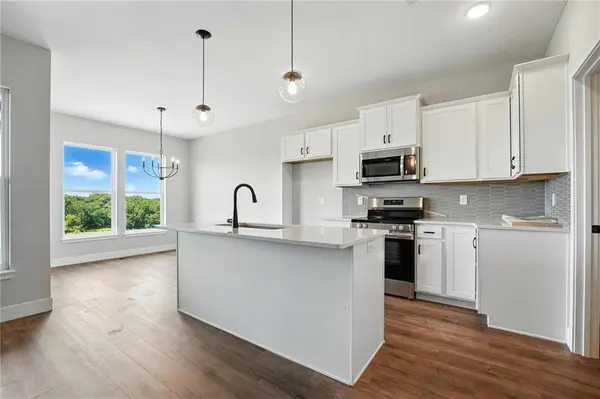 12508 S White Ash LN, Lee's Summit, MO 64086