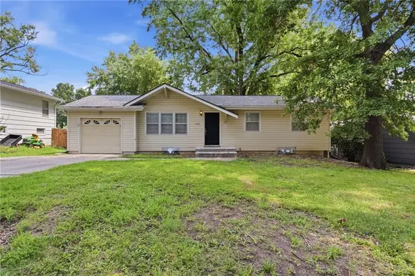 423 Monterey AVE, Liberty, MO 64068